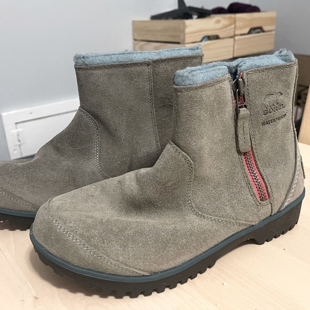 Sorel Boots - Grey - Size 8 - Never Worn!